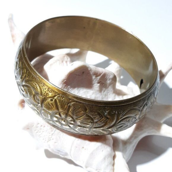 Vintage Floral Engraved Brass Bangle Bracelet - Picture 5 of 6